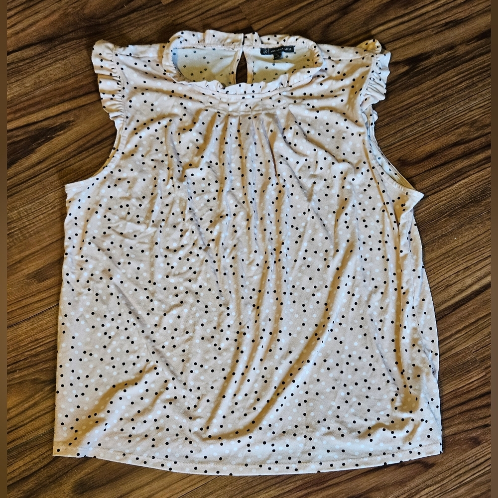 Woman's sleeveless top